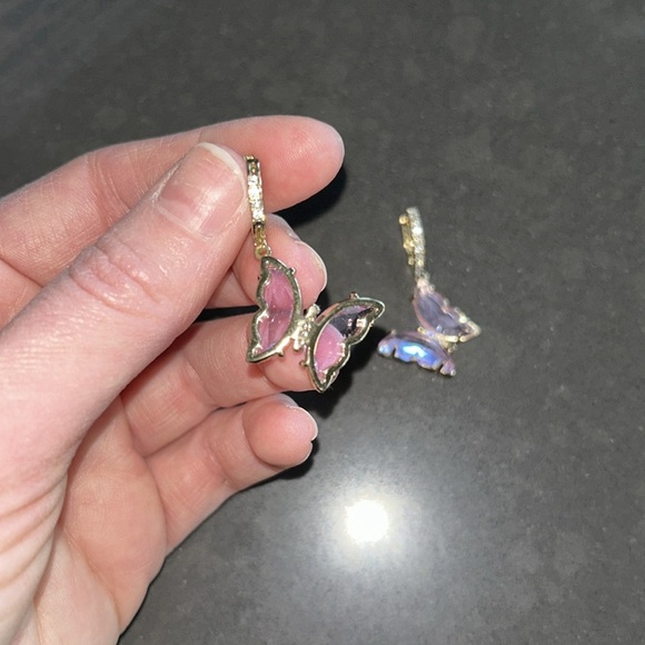 Purple crystal wing butterfly earrings in gold tone with rhinestones - Picture 2 of 3